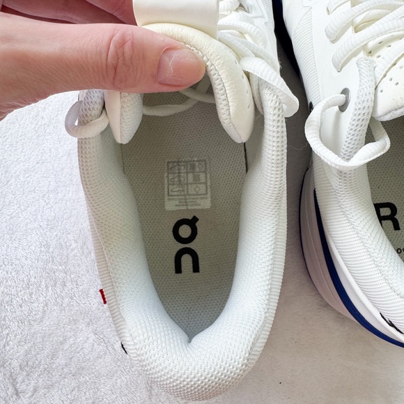 On ‘The Roger’ Pro M white - Picture 10 of 12